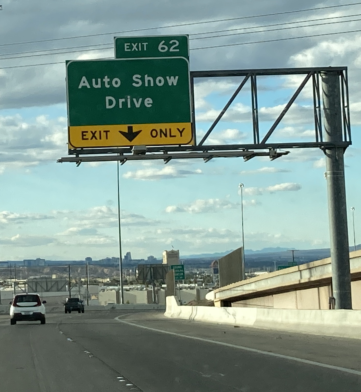 I515N/S of Auto Show